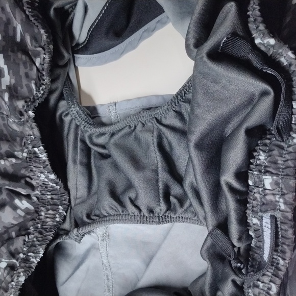 Nike Dri-Fit Gray Patterned Workout Jogger Shorts - Picture 10 of 10